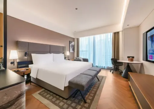 Superior City-View Double Bed Room (Floor-to-Ceiling Window + High Floor View + Bedside Curtains)