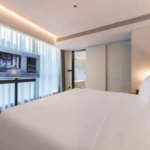 Inter City 270° Executive Suite (Parlor + Spacious And Bright + Sealy Mattress)