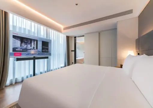 Inter City 270° Executive Suite (Parlor + Spacious And Bright + Sealy Mattress)