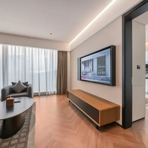 Inter City 270° Executive Suite (Parlor + Spacious And Bright + Sealy Mattress)