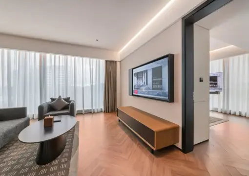 Inter City 270° Executive Suite (Parlor + Spacious And Bright + Sealy Mattress)