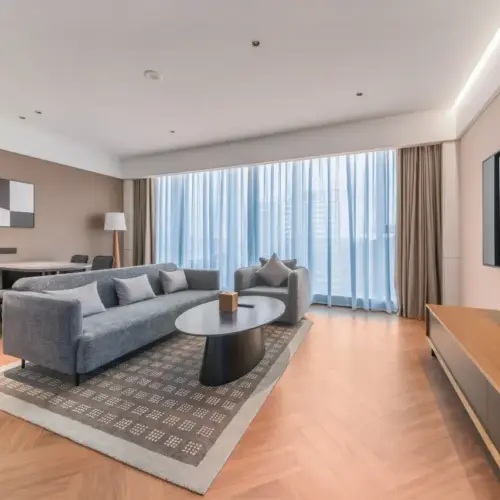 Inter City 270° Executive Suite (Parlor + Spacious And Bright + Sealy Mattress)