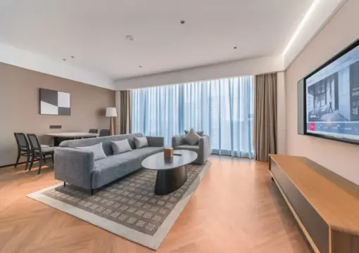 Inter City 270° Executive Suite (Parlor + Spacious And Bright + Sealy Mattress)