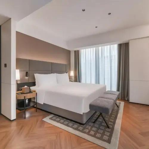 Inter City 270° Executive Suite (Parlor + Spacious And Bright + Sealy Mattress)