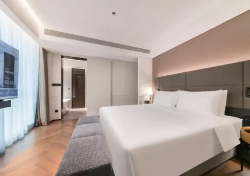 Inter City 270° Executive Suite (Parlor + Spacious And Bright + Sealy Mattress)