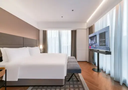 Inter City 270° Executive Suite (Parlor + Spacious And Bright + Sealy Mattress)